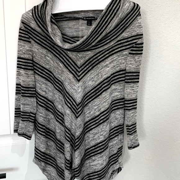 Sweater - Picture 1 of 2